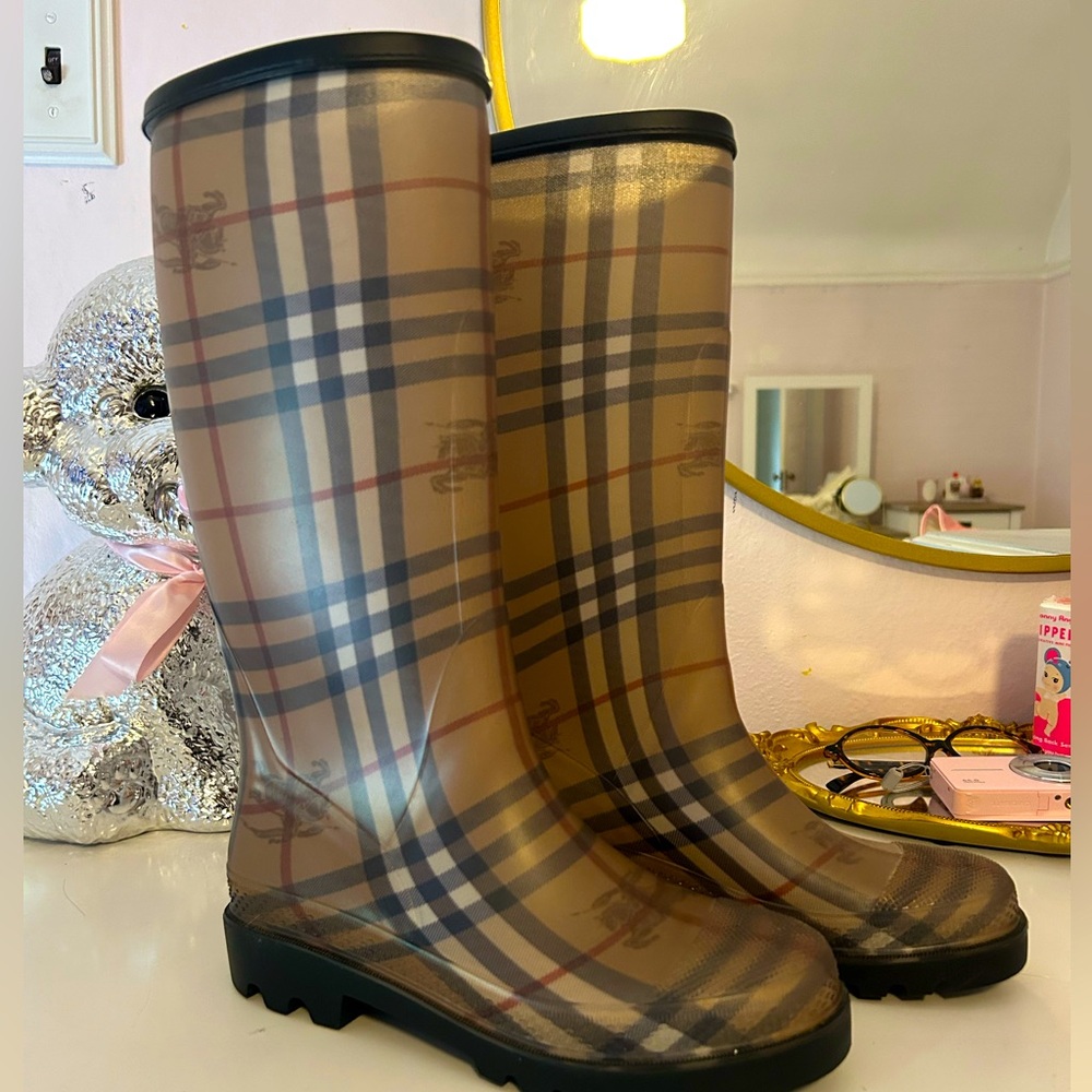 Vintage Burberry rain boots!